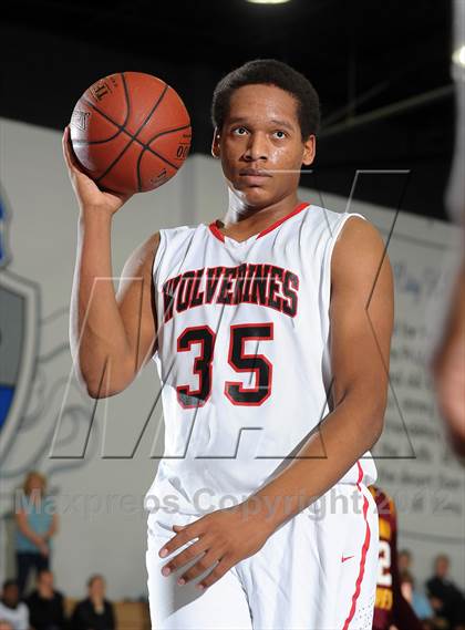 Thumbnail 2 in Cardinal Hayes vs. Harvard-Westlake (MaxPreps Holiday Classic) photogallery.