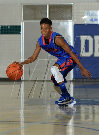 Thumbnail 2 in Cardinal Hayes vs. Harvard-Westlake (MaxPreps Holiday Classic) photogallery.