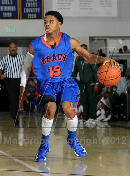 Thumbnail 3 in Cardinal Hayes vs. Harvard-Westlake (MaxPreps Holiday Classic) photogallery.