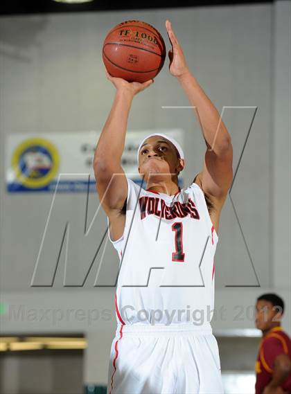Thumbnail 2 in Cardinal Hayes vs. Harvard-Westlake (MaxPreps Holiday Classic) photogallery.
