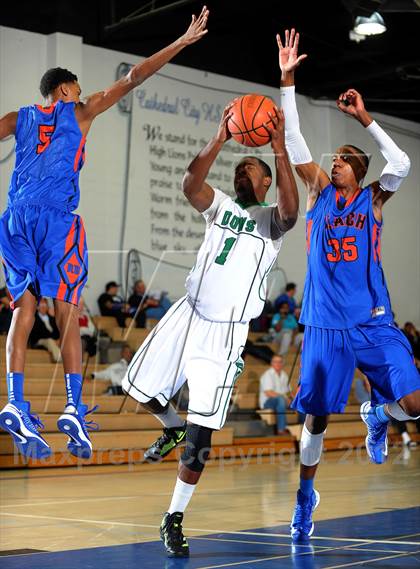 Thumbnail 2 in Cardinal Hayes vs. Harvard-Westlake (MaxPreps Holiday Classic) photogallery.