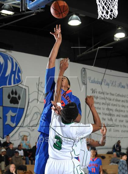 Thumbnail 2 in Cardinal Hayes vs. Harvard-Westlake (MaxPreps Holiday Classic) photogallery.