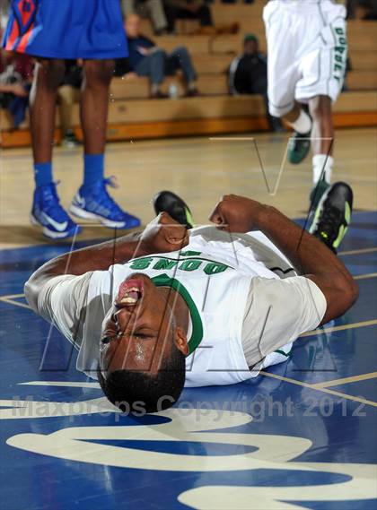 Thumbnail 2 in Cardinal Hayes vs. Harvard-Westlake (MaxPreps Holiday Classic) photogallery.