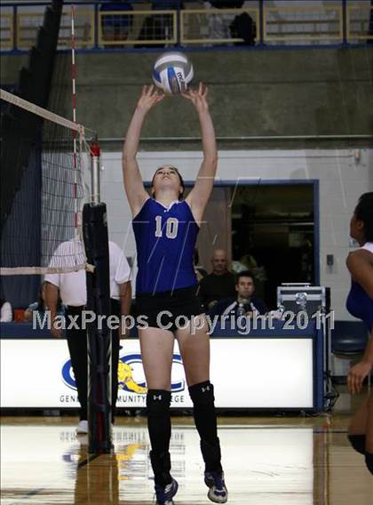 Thumbnail 1 in Frontier vs Webster Schroeder (NYSPHSAA Class AA Semifinal) photogallery.