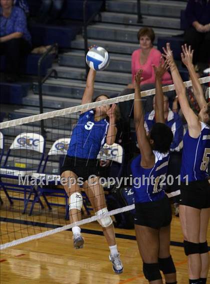 Thumbnail 2 in Frontier vs Webster Schroeder (NYSPHSAA Class AA Semifinal) photogallery.