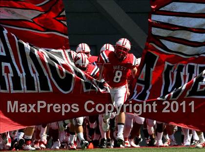Thumbnail 3 in Lakota West vs. La Salle (Skyline Crosstown Showdown) photogallery.