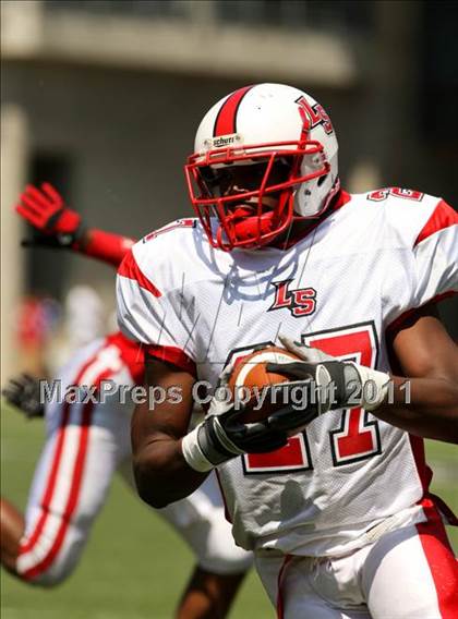 Thumbnail 3 in Lakota West vs. La Salle (Skyline Crosstown Showdown) photogallery.