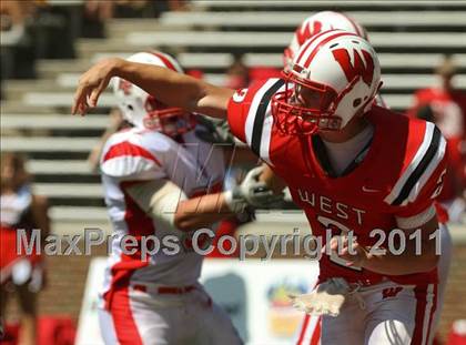 Thumbnail 3 in Lakota West vs. La Salle (Skyline Crosstown Showdown) photogallery.