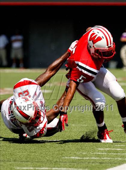 Thumbnail 2 in Lakota West vs. La Salle (Skyline Crosstown Showdown) photogallery.