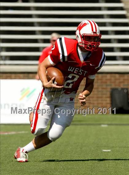 Thumbnail 2 in Lakota West vs. La Salle (Skyline Crosstown Showdown) photogallery.
