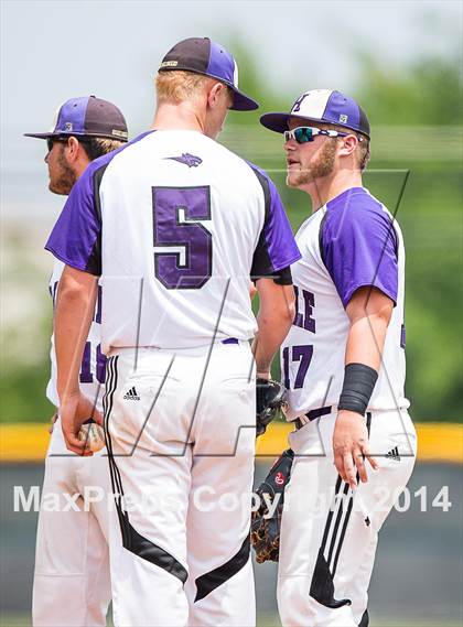Thumbnail 1 in Hallsville vs. Mansfield Legacy (UIL 4A Regional Final Playoff) photogallery.