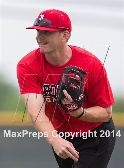Thumbnail 1 in Hallsville vs. Mansfield Legacy (UIL 4A Regional Final Playoff) photogallery.