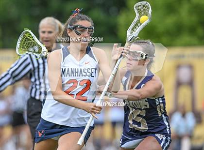 Thumbnail 1 in Bayport-Blue Point vs. Manhasset (Class C Long Island Final) photogallery.