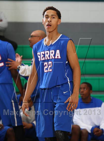 Thumbnail 3 in Serra vs. Cantwell-Sacred Heart photogallery.