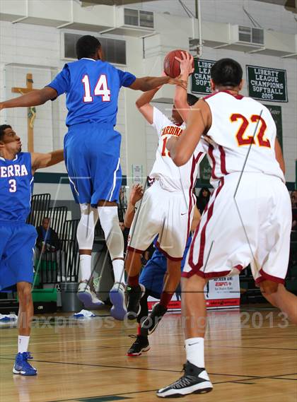 Thumbnail 2 in Serra vs. Cantwell-Sacred Heart photogallery.