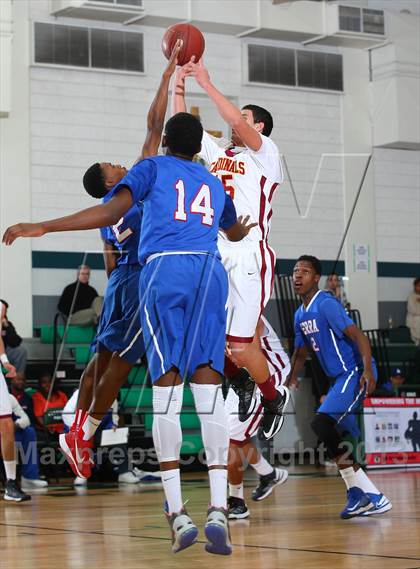 Thumbnail 1 in Serra vs. Cantwell-Sacred Heart photogallery.