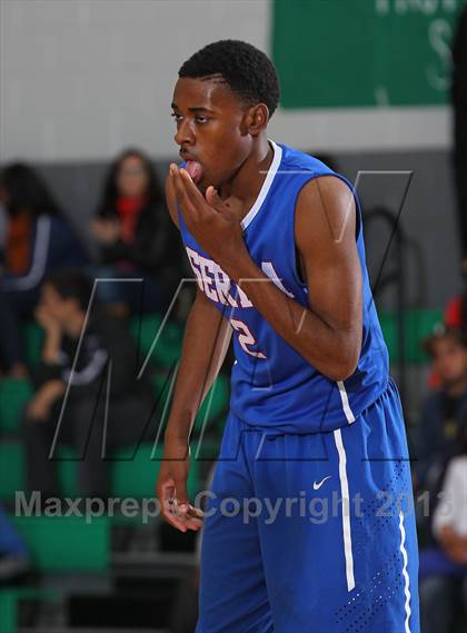 Thumbnail 2 in Serra vs. Cantwell-Sacred Heart photogallery.