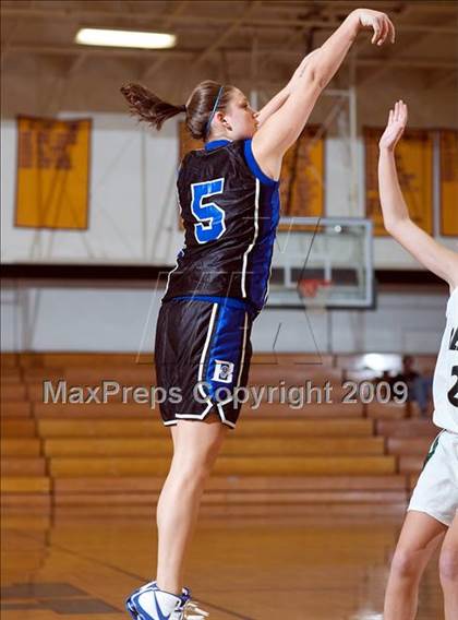 Thumbnail 2 in Bunnell vs New Milford (Newtown Tip-Off Tournament) photogallery.