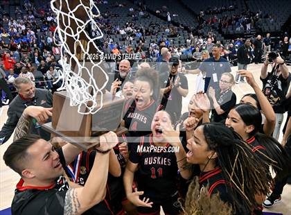 Thumbnail 2 in Centennial vs. Clovis (CIF State D1 Final) photogallery.