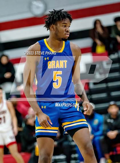 Thumbnail 3 in Grant vs. Cordova (Cordova Christmas Classic) photogallery.