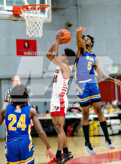 Thumbnail 2 in Grant vs. Cordova (Cordova Christmas Classic) photogallery.