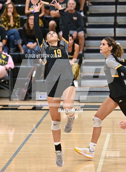 Thumbnail 3 in Flintridge Prep vs. Foothill (CIF-SS D3 Semi-Final) photogallery.