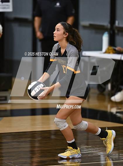 Thumbnail 3 in Flintridge Prep vs. Foothill (CIF-SS D3 Semi-Final) photogallery.