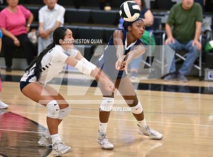 Thumbnail 3 in Flintridge Prep vs. Foothill (CIF-SS D3 Semi-Final) photogallery.