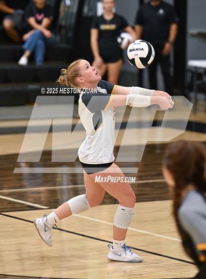 Thumbnail 3 in Flintridge Prep vs. Foothill (CIF-SS D3 Semi-Final) photogallery.