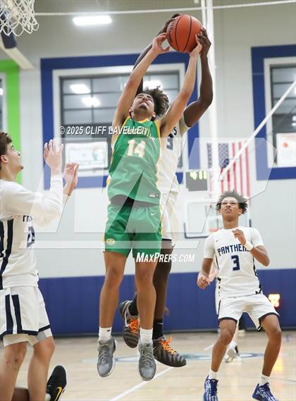 Thumbnail 3 in Summerville vs Pinewood Prep (Lowcountry Showcase) photogallery.