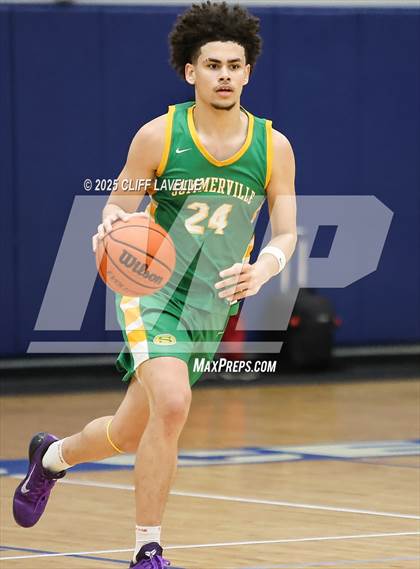 Thumbnail 3 in Summerville vs Pinewood Prep (Lowcountry Showcase) photogallery.