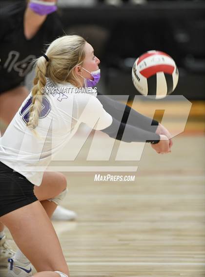 Thumbnail 1 in Regis Jesuit @ Douglas County photogallery.