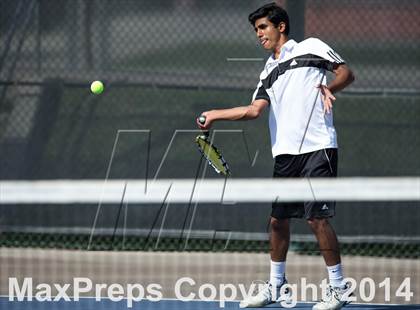 Thumbnail 2 in Hart vs Valencia photogallery.