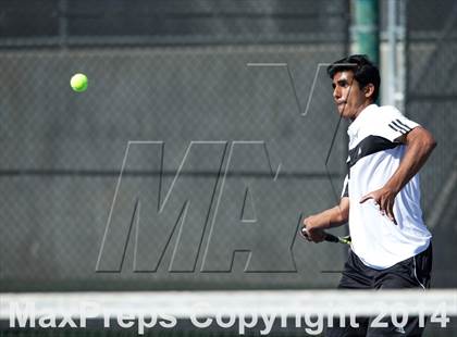 Thumbnail 2 in Hart vs Valencia photogallery.