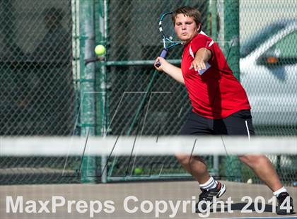 Thumbnail 3 in Hart vs Valencia photogallery.