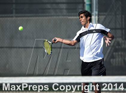 Thumbnail 3 in Hart vs Valencia photogallery.