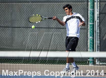 Thumbnail 3 in Hart vs Valencia photogallery.