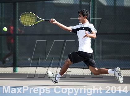 Thumbnail 3 in Hart vs Valencia photogallery.