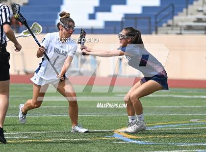 Thumbnail 2 in Valor Christian vs. Kent Denver (CHSAA 5A Quarter-Finals) photogallery.