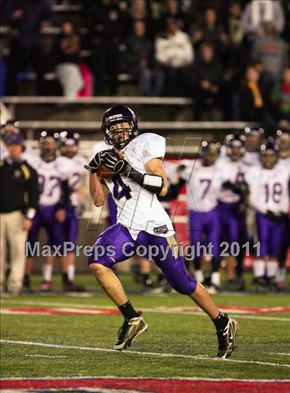 Thumbnail 2 in Islip vs. Sayville (Suffolk County D3 Final) photogallery.