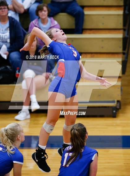 Thumbnail 2 in Blair Oaks vs California (MSHSAA D3 Semifinal) photogallery.