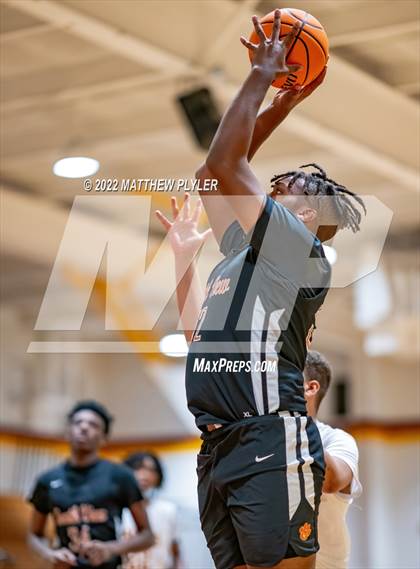 Thumbnail 3 in South View @ Douglas Byrd photogallery.