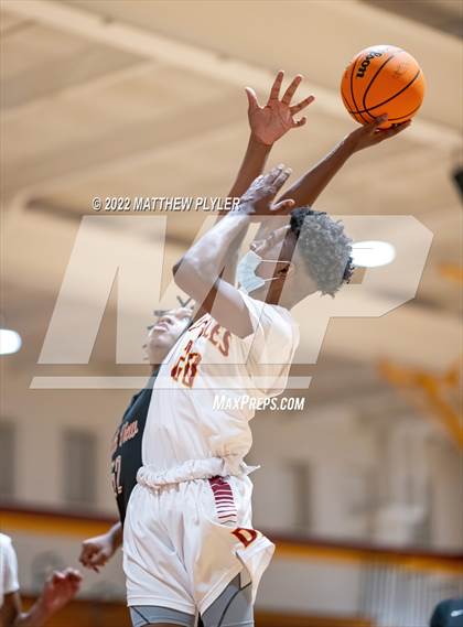 Thumbnail 2 in South View @ Douglas Byrd photogallery.