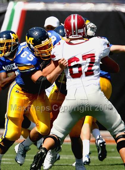 Thumbnail 2 in Montgomery Bell Academy vs. Archbishop Moeller (Kirk Herbstreit Varsity Football Series) photogallery.