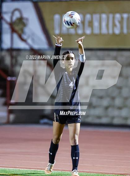 Thumbnail 2 in Oaks Christian vs Royal photogallery.