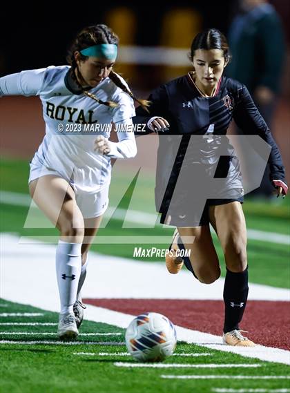 Thumbnail 2 in Oaks Christian vs Royal photogallery.