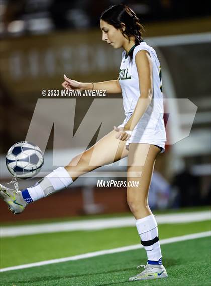 Thumbnail 3 in Oaks Christian vs Royal photogallery.