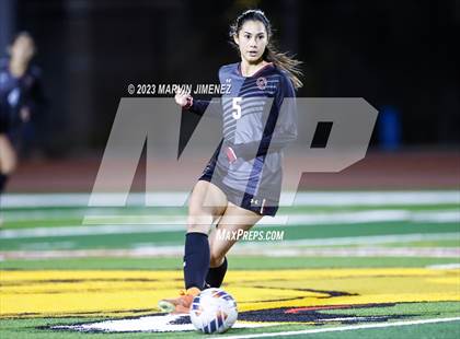 Thumbnail 3 in Oaks Christian vs Royal photogallery.
