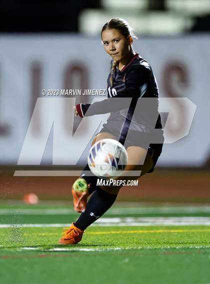 Thumbnail 2 in Oaks Christian vs Royal photogallery.