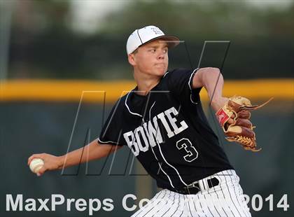 Thumbnail 3 in Bowie vs. McNeil photogallery.